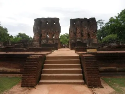 royal palace polonnaruwa